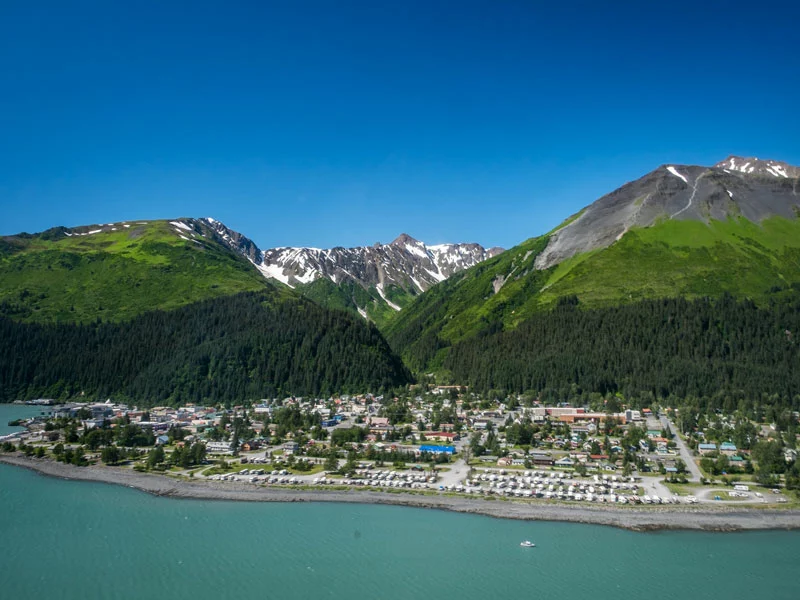 Alaska Train Vacation with the Arctic Cruise Connector | Seward Alaska